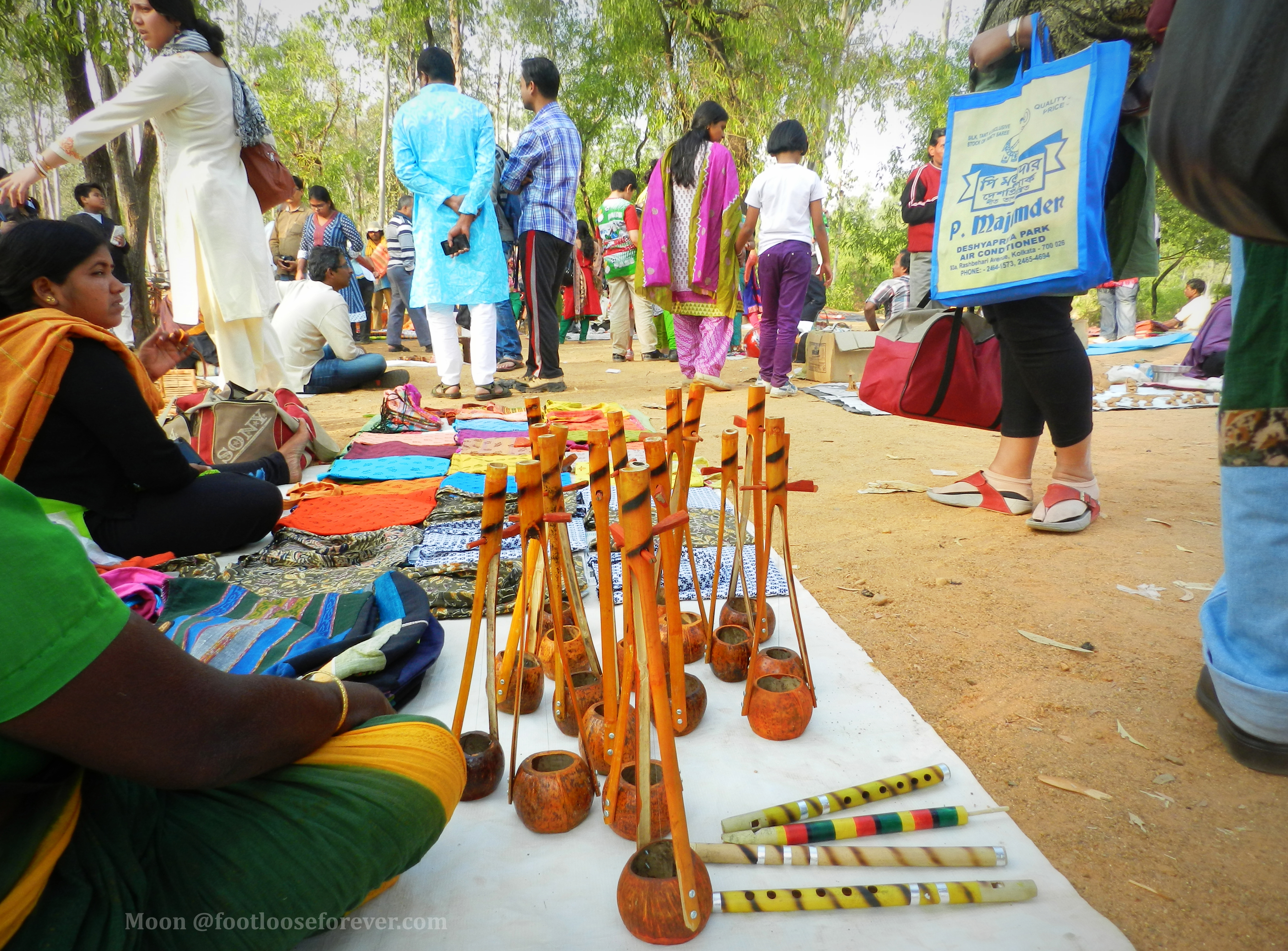 ektara, flute, vendor at khoai mela, Shanibarer haat, shantiniketan