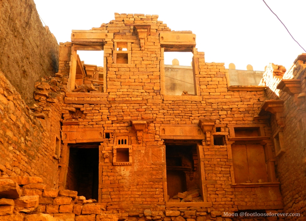 Jaisalmer fort, ruined walls