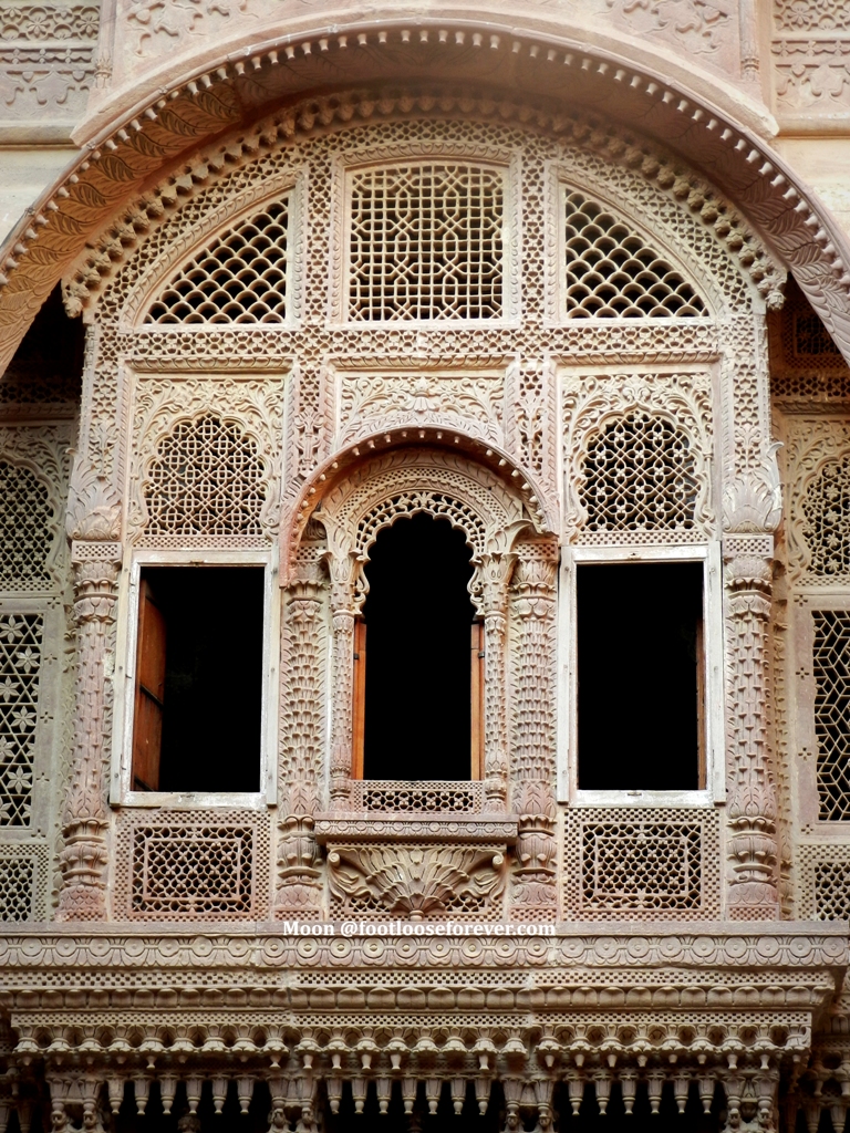 palace window, intricate stone detailing, architecture, Jodhpur, Rajasthan