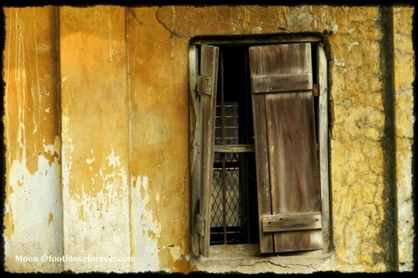 window, broken window, old house, mundane, bleak