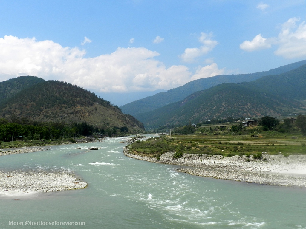 punakha, mo chhu river, bhutan