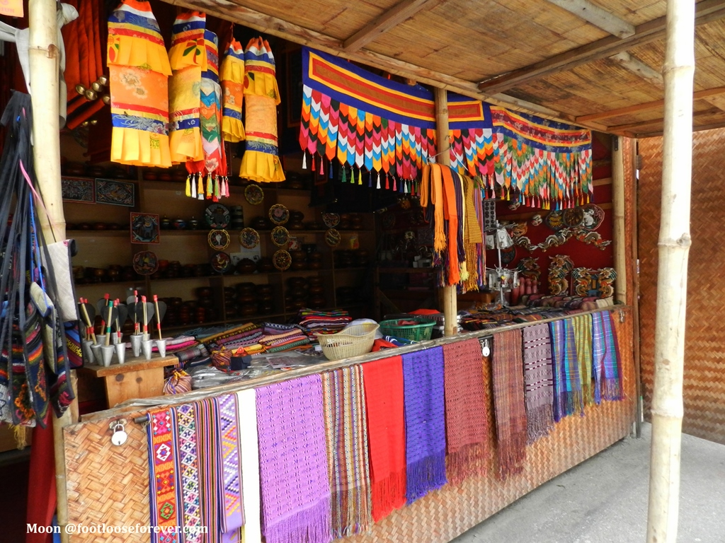 Bhutanese handicrafts, handicraft market, thimphu, bhutan