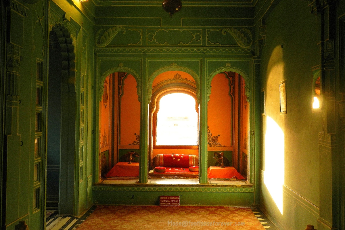 udaipur city palace, interior, queen's room
